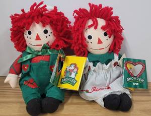 lot 24 image: 1998 Snowden Raggedy Ann and Andy