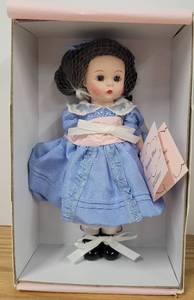 lot 33 image: Madame Alexander Bonnie Blue 42280 NRFB