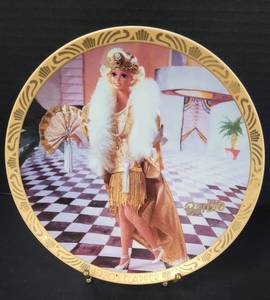 lot 61 image: 1995 Enesco Limited Edition Barbie Plate 1920s Flapper