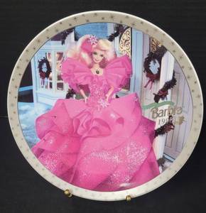 lot 65 image: 1997 Limited Edition Enesco Plate 1997 Happy Holidays Barbie, 1990