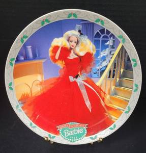 lot 77 image: 1995 Enesco Limited Edition Plate - Happy Holidays Barbie, 1988