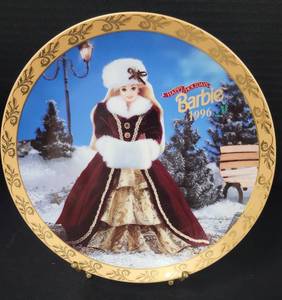 lot 78 image: 1996 Enesco Limited Edition Plate - Happy Holidays Barbie,1996