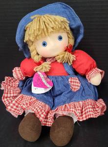 lot 104 image: Musical Dolls Annie plays Wind Beneath My Wings