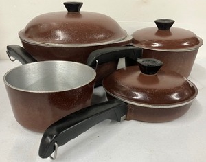lot 46 image: Vintage Club Cookware 7 Piece