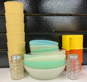 lot 49 image: Vintage Tupperware LOT Bowls and Cups, Vintage Salt and Pepper Shakers