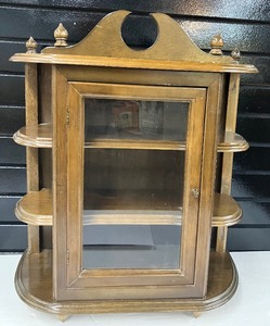 lot 51 image: Small Vintage Wooden Curio