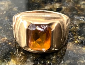 lot 91 image: 10k Mens Citrine Ring