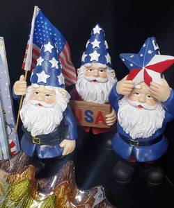 lot 73 image: Seasonal  Holiday Decor and Greeting Cards