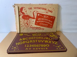 lot 4 image: 1940s Queen Brand Ouija Board with Box