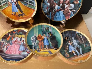 lot 108 image: Wizard of Oz Collectible Plates Lot of 5