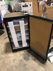 Masterbuilt 30 in. Digital Electric Smoker in Black  Customer Returns See Pictures