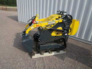 lot 4 image: EGN EG360 Ride On Skid Steer