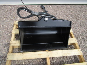 lot 13 image: 24 Tilting Mini Excavator Bucket