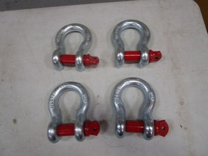 lot 49 image: (4) 1 14 Screw Pin Shackles