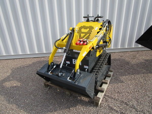 lot 18 image: EGN EG360 Ride On Skid Steer