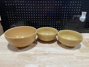 lot 42 image: Signature Sorrento Stoneware Wheat Gold Color Serving Bowls