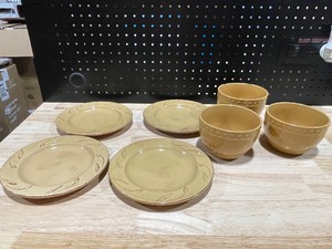 lot 44 image: Signature Sorrento Stoneware Wheat Gold Color