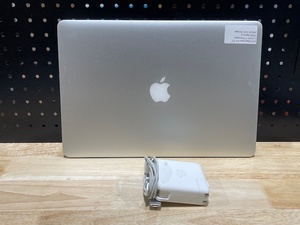 2015 Apple MacBook Pro 15 Laptop