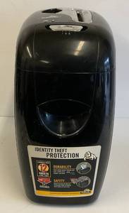 lot 3 image: Fellowes Paper Shredder