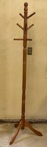 lot 28 image: Wood Coat & Hat Rack