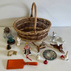 lot 35 image: Misc. Vintage Miniatures & More