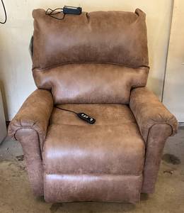lot 44 image: Franklin Lift Chair (NEW WITH TAGS) Has Massage Feature