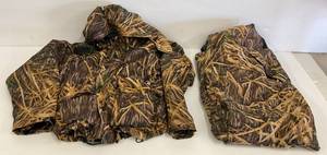 lot 113 image: Gander Mountain Guide Series Camo Insulated Jacket (XL) & Bibs (XXL)