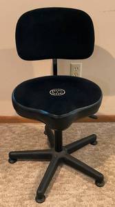 lot 141 image: ROC N SOC Swivel Chair (VERY NICE)