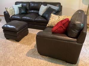 lot 143 image: Leather Couch, Chair & Ottoman
