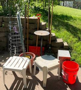 lot 159 image: Misc. Lawn & Garden Items