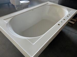 KOHLER FIBERGLASS TUB