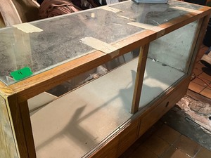 Glass display--BRING HELP TO LOAD