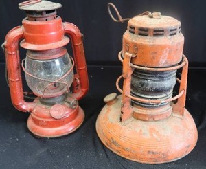 lot 33 image: VINTAGE OIL LAMPS