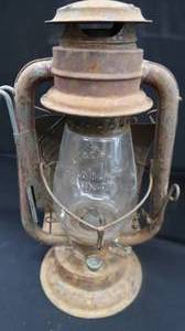 lot 34 image: VINTAGE OIL LAMPS