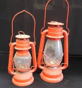 lot 35 image: VINTAGE OIL LAMPS