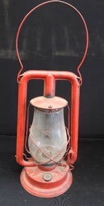 lot 37 image: VINTAGE OIL LAMP