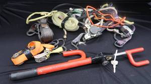 lot 49 image: WHEEL LOCK  BUNGIES  TIEDOWNS