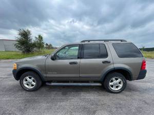 2005 Ford Explorer XLS - 4X4