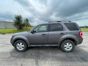 2010 Ford Escape XLT - 2 OWNERS