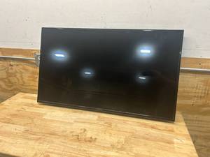 lot 67 image: INSIGNIA 43 LED TV Model NS-43D420NA20