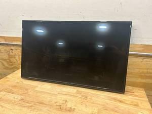 lot 69 image: INSIGNIA 43 LED TV Model NS-43D420NA20