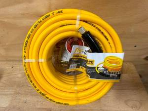 lot 136 image: FLO-LITE 50 Rubber Air Hose Kit (07132412)