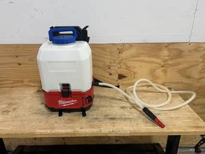 lot 180 image: MILWAUKEE M18 18-Volt 4 Gal. Lithium-Ion Cordless Switch Tank Backpack Water Supply Kit (Tool Only)