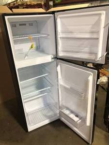lot 7 image: Vissani 10.1 cu. ft. Top Freezer Refrigerator in Black Customer Returns See Pictures