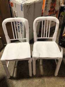 lot 26 image: StyleWell Kipling White Metal Dining Chair (Set of 2) (15.94 in. W x 32.67 in. H)  Customer Returns See Pictures