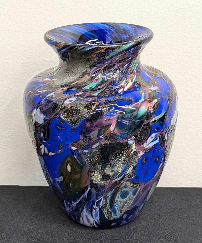 lot 149 image: Small David Tate Handblown Art Glass Vase