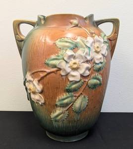 lot 31 image: Halted - Please contact affiliate - Vintage Roseville Pottery White Rose Vase