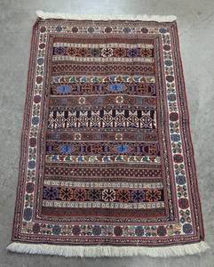 lot 55 image: Beautiful Knotted Wool Kilim Accent Rug