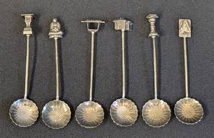 lot 35 image: Vintage Japanese Sterling Silver Demitasse Spoon Set