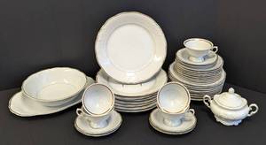 lot 64 image: Vintage Wawel Casa Oro Dish Set